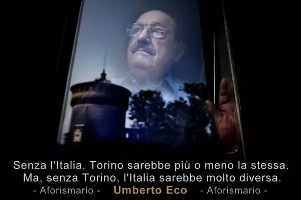 Umberto Eco alla finestra di una casa a Torino