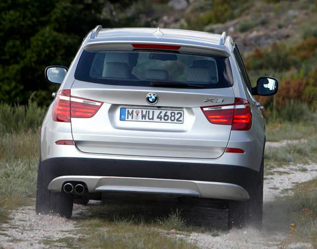 Nova BMW X3 2011 - traseira