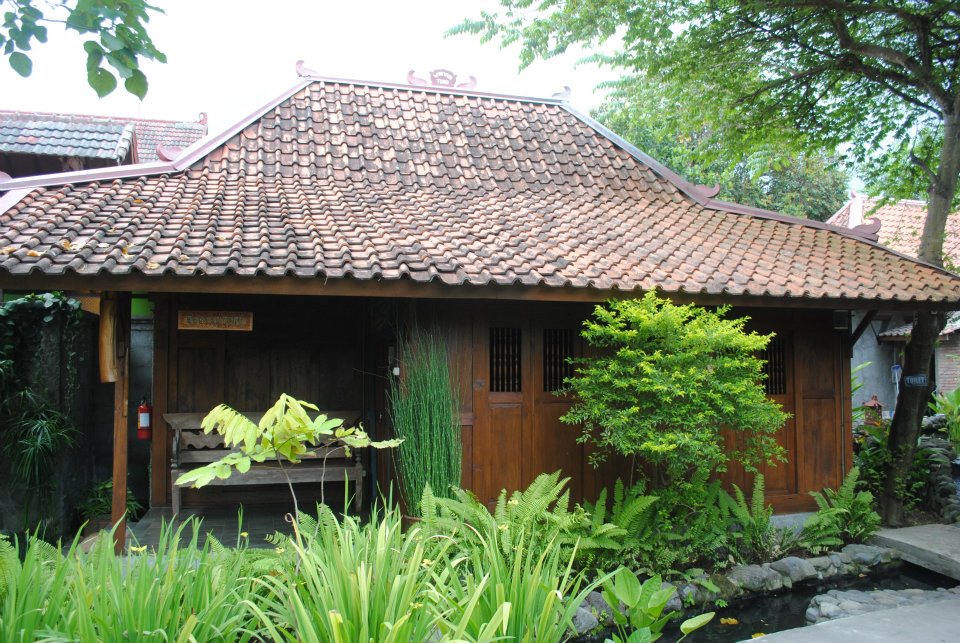 Indonesian ancient: Rumah Khas Penduduk Jawa Tengah dan DIY