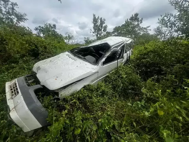 Homem furta automóvel, capota em rodovia e é preso em Sete Barras