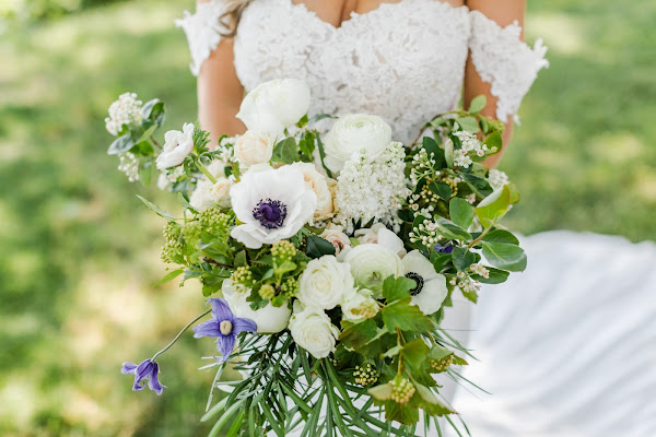 Summer Waterfront Wedding at The Gibson Island Club photographed by Maryland photographer Heather Ryan