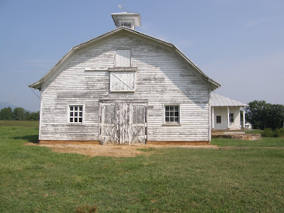 old white barnhouse in the Bedford County, Virginia countryside