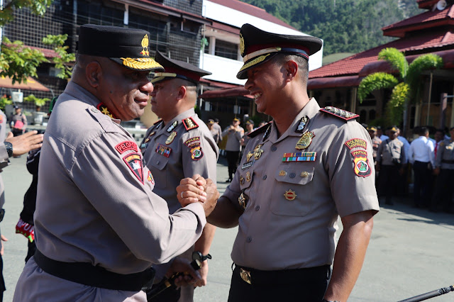 Victor Mackbon Resmi Sandang Pangkat Komisaris Besar (Kombes) Polisi