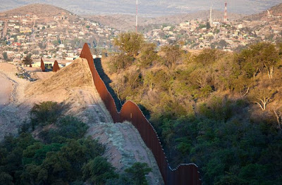 United States-Mexico Border Seen On lolpicturegallery.blogspot.com