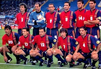 Selección de ESPAÑA - Temporada 1995-96 -  Juanma López, Zubizarreta, Abelardo, Pizzi, Kiko y Fernando Hierro; Nadal, Manjarín, Sergi, Amavisca y Rafa Alcorta - RUMANÍA 1 (Raducioiu), ESPAÑA 2 (Manjarín y Amor) - 18/06/1996 - Eurocopa de Inglaterra 1996, fase de grupos - Leeds (Inglaterra), Elland Road) - Alineación: Zubizarreta; López, Alcorta, Abelardo (Amor, 63'), Sergi; Manjarín, Fernando Hierro, Nadal, Amavisca (Julen Guerrero, 71'); Kiko y Pizzi (Alfonso, 56')