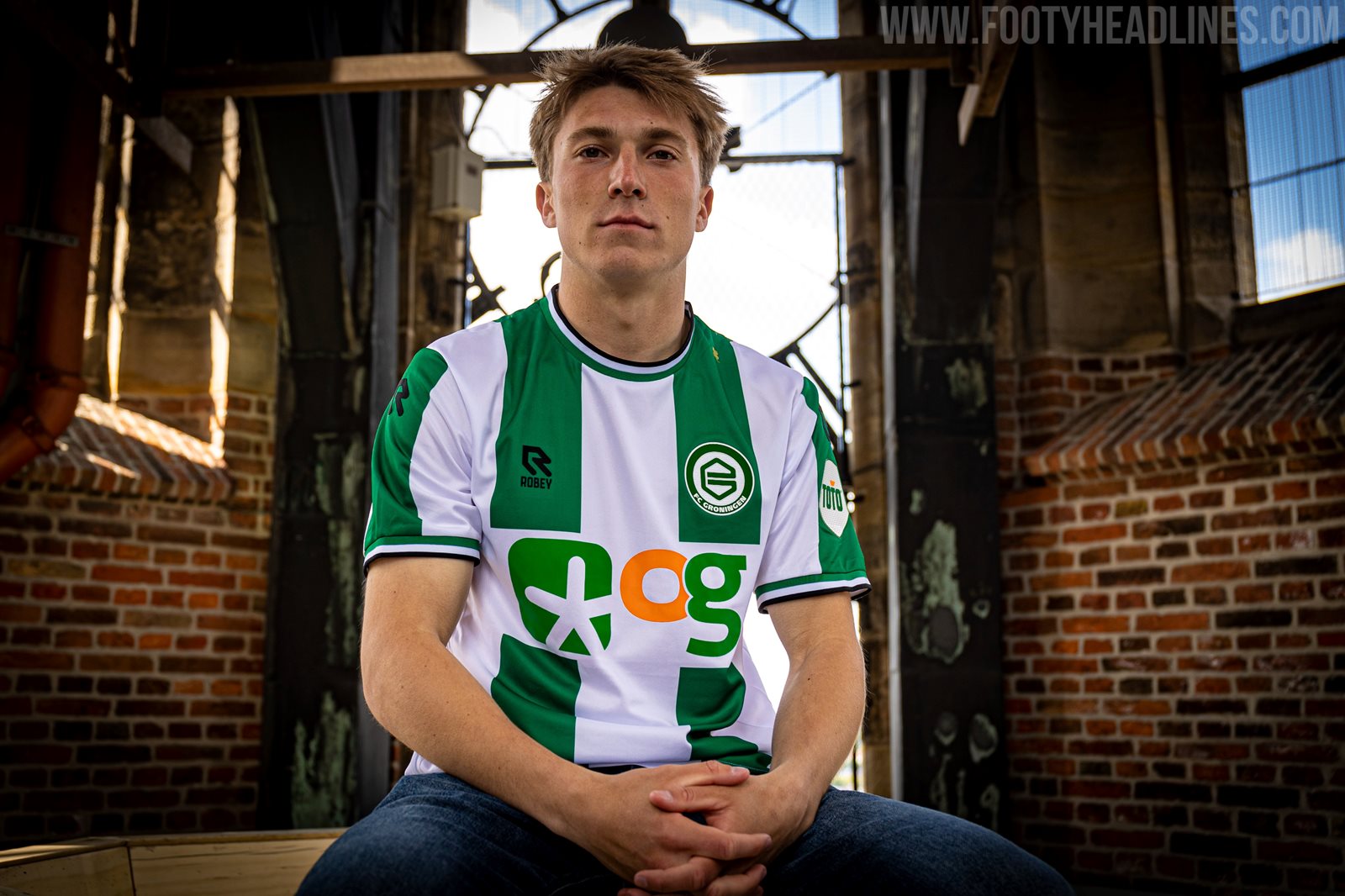 Camisa titular do FC Groningen 2023-2024 é revelada pela Robey