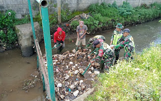 Sungai Yang Ada di Wilayah Sektor 4 di Pasang Jaring Untuk memudahkan Pembersihan Sampah 