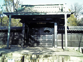 nyutokumon gate in yushima seido