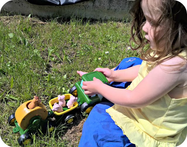 Farmyard Fun with the TOMY John Deere County Fair Wagon