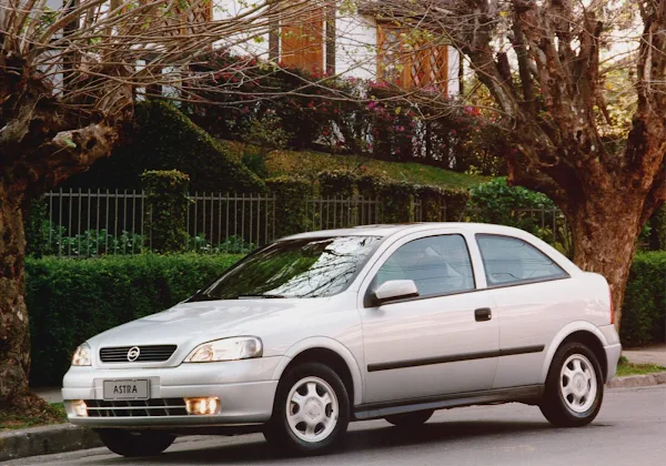 Chevrolet Astra Hatch 1998 2000 GLS 2.0: fotos, consumo e ficha técnica