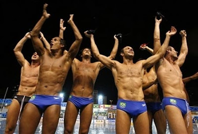Swimpixx - free pics of men in swimmwer: speedos, aussiebum, sungas and nike suits. Brazilian homens nos sungas abraco sunga. Free photos of speedo men, hot gay men in speedos and aussiebum. Swimpixx blog for sexy speedos