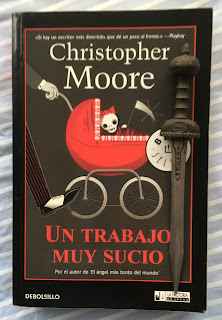 Portada del libro Un trabajo muy sucio, de Christopher Moore