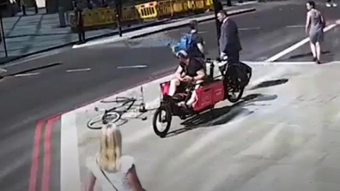 Ποδηλάτης πήγε να πατήσει πεζό που πέρασε με κόκκινο και στη συνέχεια του έριξε μια κουτουλιά και τον ξάπλωσε κάτω (Video)