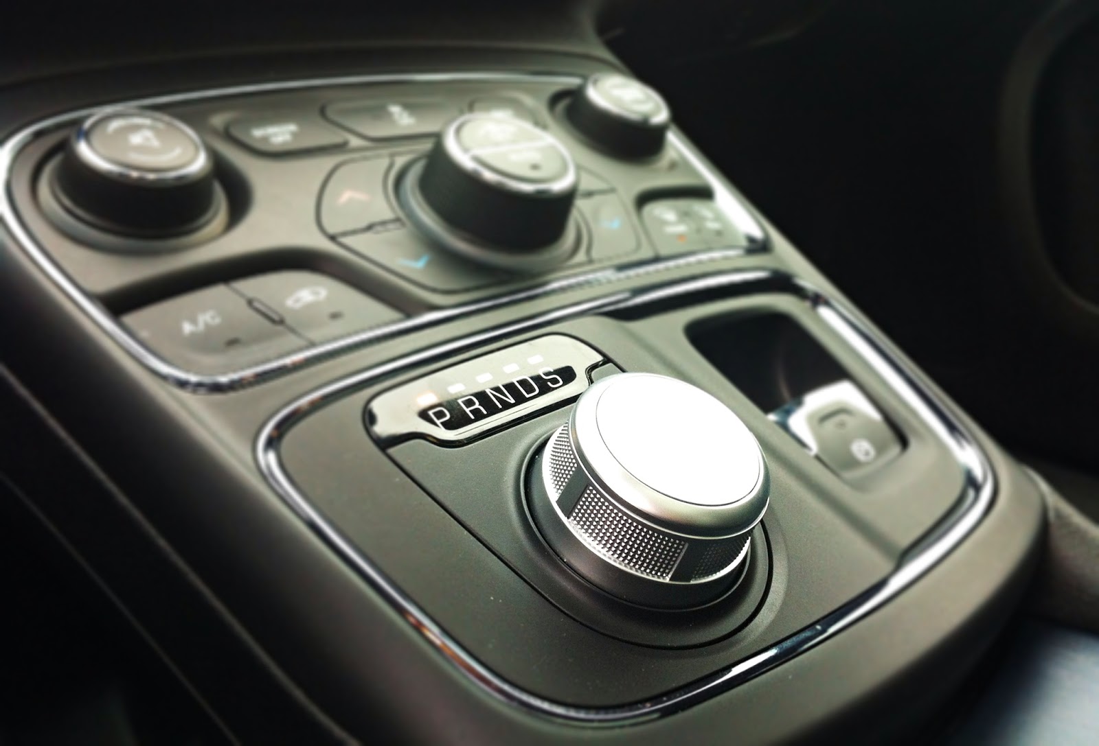 2015 Chrysler 200S rotary dial shifter
