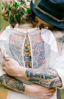 Personas tatuadas en fotos de boda