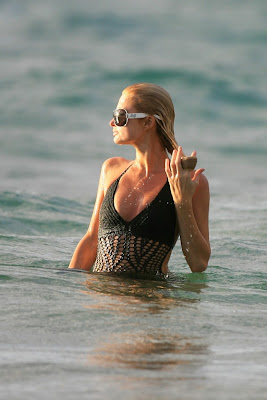 Super Hot CELEBRITY Paris Hilton Pics In Black bikini beach candids