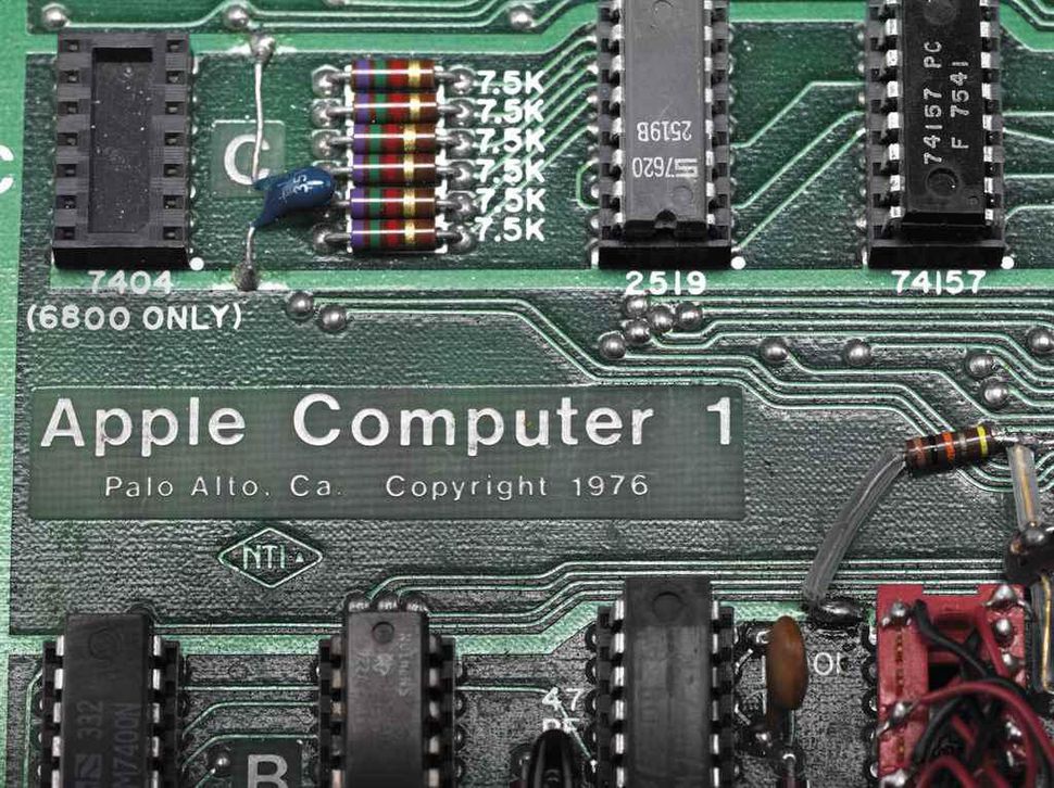 First Apple Computer hand-built by Steve Wozniak and Steve Jobs in 1976 sold for $355,000 - still working