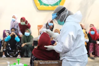 pesantren kempek adakan swab test massal untuk mendeteksi covid-19