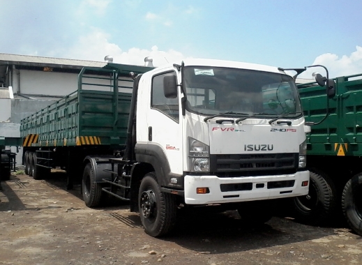 Gambar Truk Tronton - putih isuzu