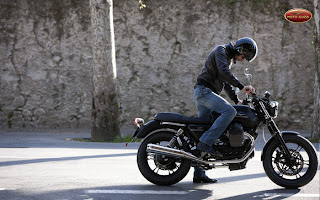 Moto Guzzi V7 Stone 2013