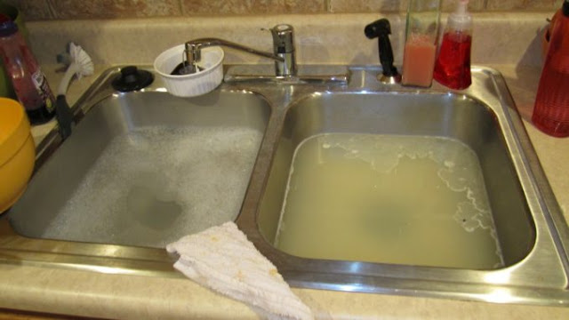 Cara Cuci Sinki Paling Berkesan, Lepas Ni Tak Payah Panggil Tukang Paip Lagi