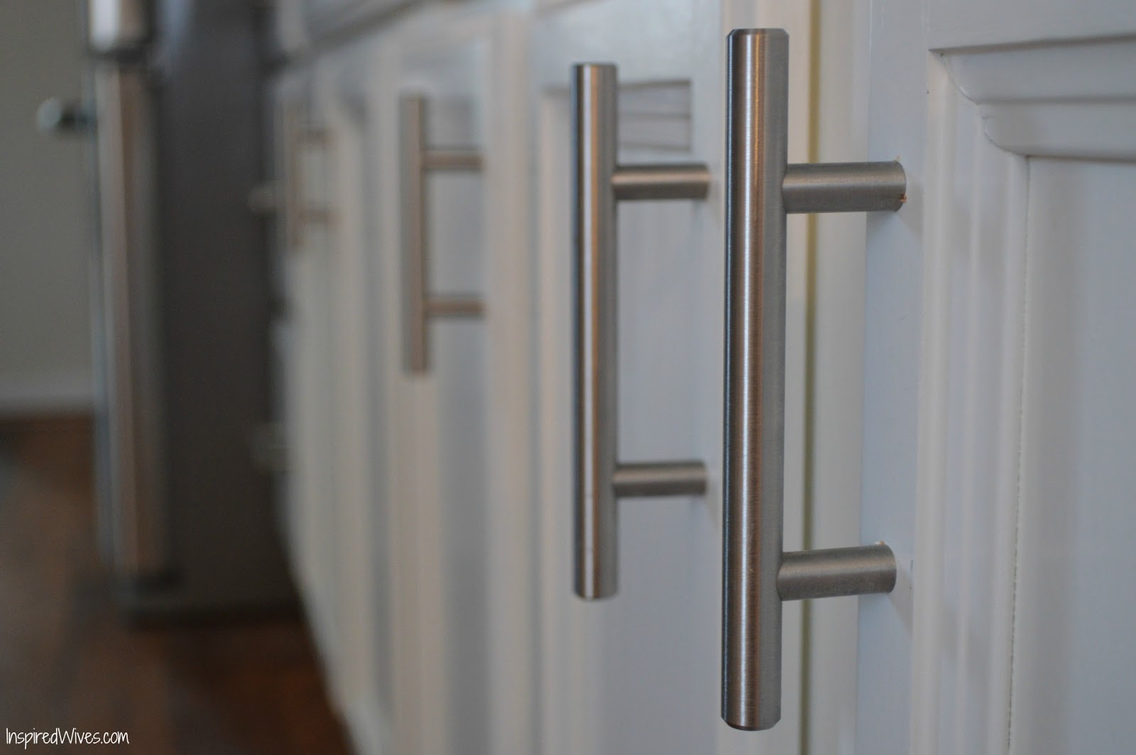 Inspired Wives: Adding Hardware to Kitchen Cabinets