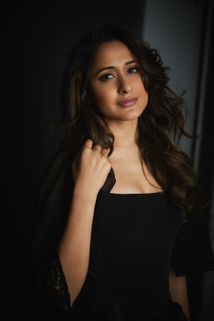 Pragya Jaiswal latest hot pics