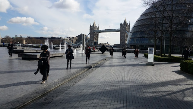 LONDON BRIDGE