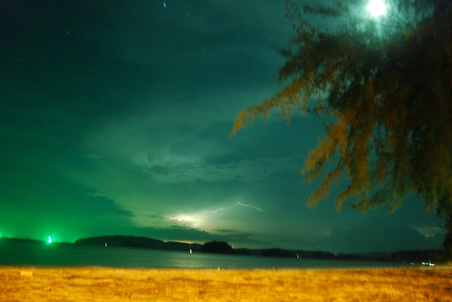 Вечерние иллюминации в Nopparat-thara beach,  Nopparat-thara beach at night