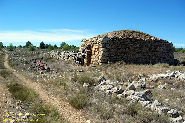 camino-vera-cruz-barraca-piedra