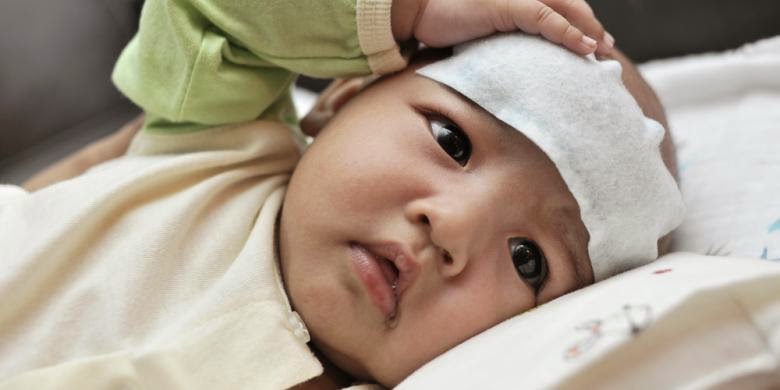 Tips dan  Cara Aman Mengatasi Demam Pada Bayi dan  Balita Anda