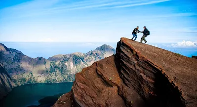 Kawah Plawangan Sembalun ketinggian 3000 m dpl Taman Nasional Gunung Rinjani