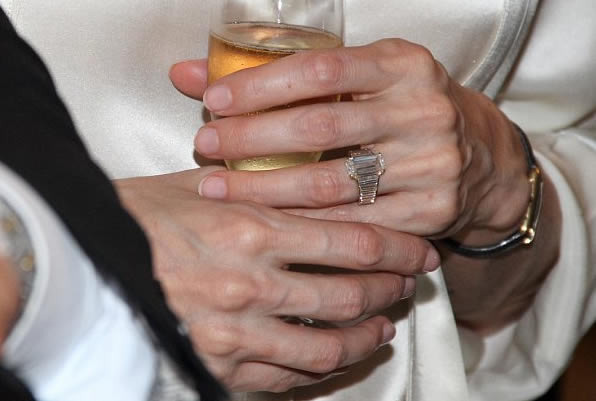 justjovitz_Angelina Jolie's Engagement Ring