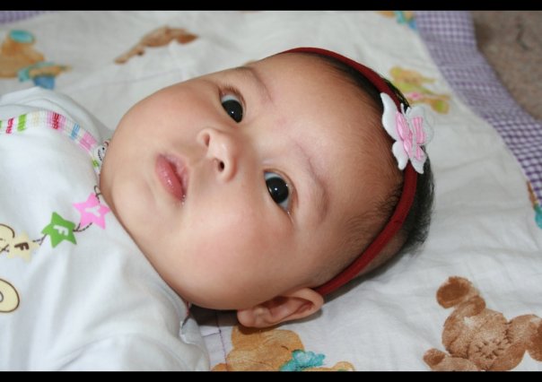 bayi perempuan imut