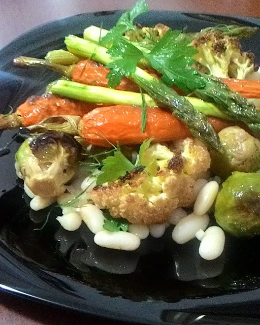 Salada de feijão branco com legumes assados da Chef Samin Nosrat - Blog da Nossa Pequena Cozinha