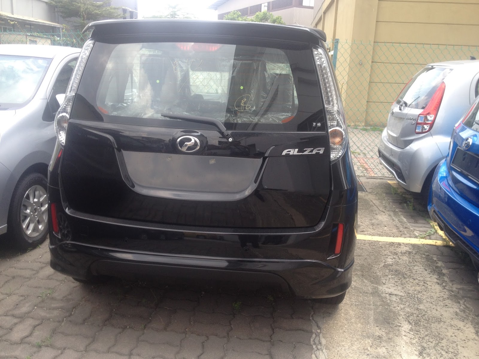 Perodua Alza,Warna pilihan,Model dan Harga terkini 2016 