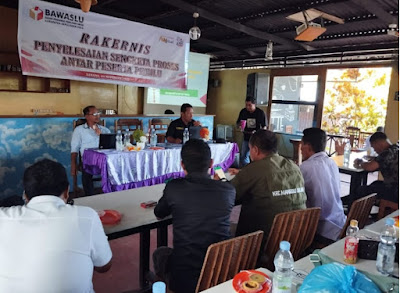 Bawaslu Kepsul Hadirkan Mantan Komisioner Bawaslu sebagai Narasumber pada Kegiatan Rakernis