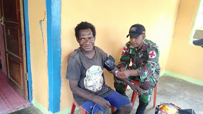   Tak Kenal Libur, Satgas Yonif Raider 509 Kostrad Terus Patroli Kesehatan di Tapal Batas
