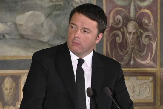 Renzi: "Dobbiamo annientare i terroristi, non rincorrere bombe altrui"