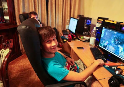 The Life Of Professional Gamers Seen On www.coolpicturegallery.us