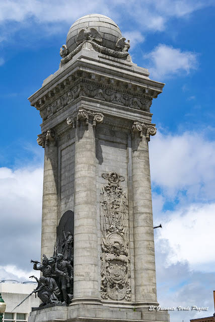 Monumento a los Soldados y Marineros en Clinton Square - Syracuse, NY por El Guisante Verde Project