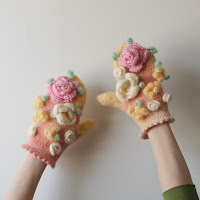 https://laukkumatka.blogspot.fi/2018/03/kukkaiskatoset-bouquet-mittens.html