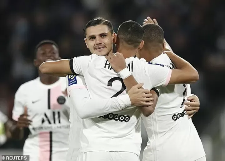 Achraf Hakimi stoppage-time strikes secure PSG win over Metz