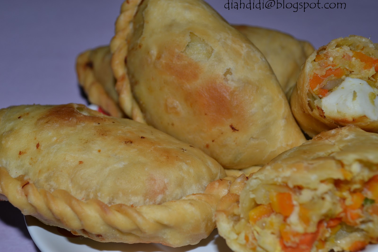 Diah Didi's Kitchen: Pastel Isi Ayam dan Sayuran