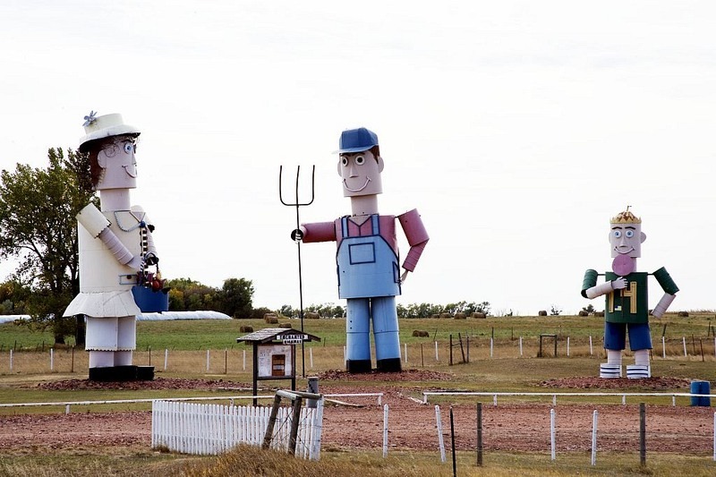 enchanted-highway-tin-family-2