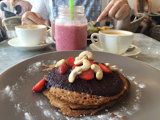 glutenfreie Pancakes im Cafe Organic in Seminyak Bali