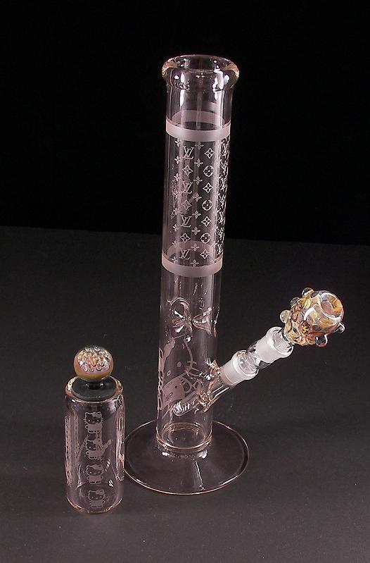 bongs- hellokitty LV