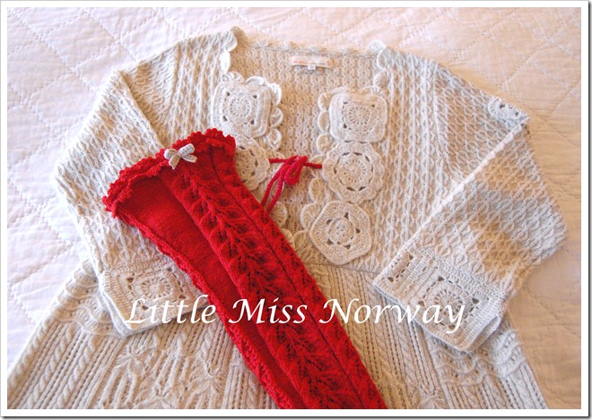 RED VM JUL LEGWARMERS1