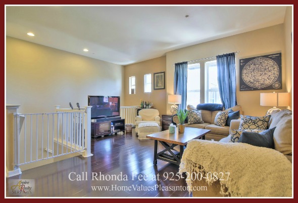 Homes for Sale in Hayward CA - Entertain in style with no worries about cramped space in the spacious living area of this Hayward condo for sale.