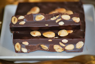 Turron de chocolate con almendras